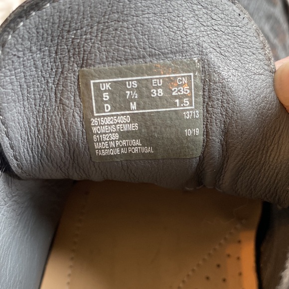 Clarks Originals leather gray leopard Arisa Desert boots. 7.5 - Picture 11 of 12